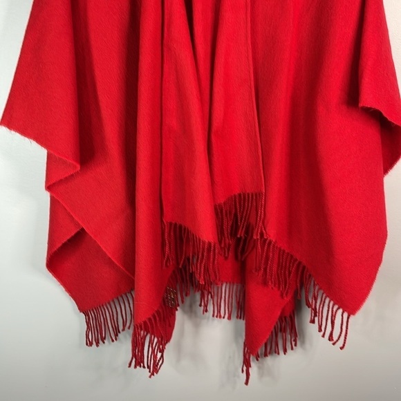 VINTAGE Wool Touch Red Fringe Wrap Shawl Acrylic Lightweight One Size Fits Most - Picture 4 of 8